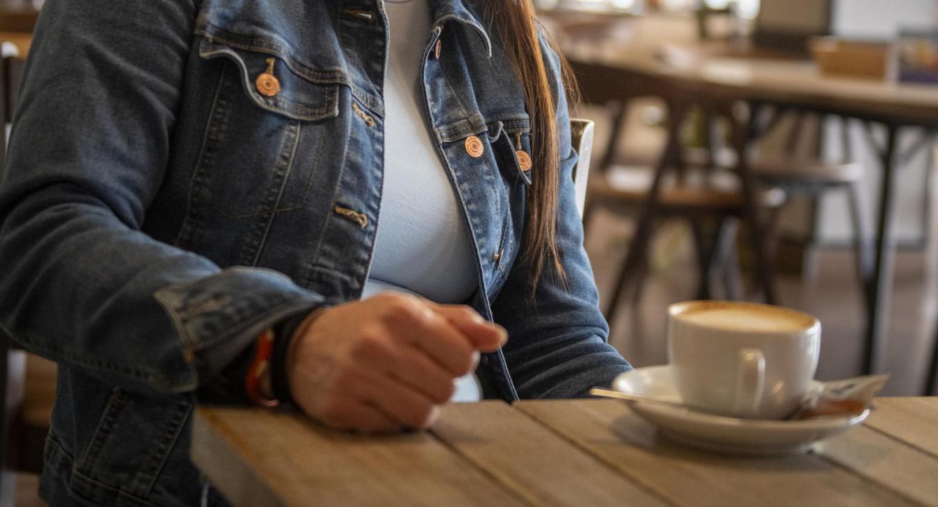 Bántalmazás hatósági engedéllyel – Határokon átnyúló jogsértés, hamis vád és a gyerekvédelem totális csődje egy magyarországi elhelyezési ügyben